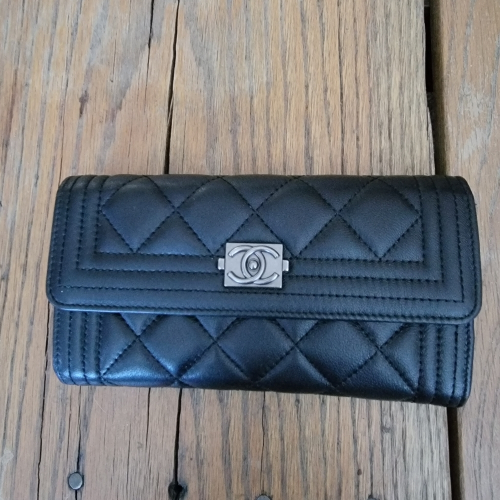 Black wallet